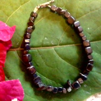Hematite Chip Stone Bracelet – Grounding, Protection & Inner Strength