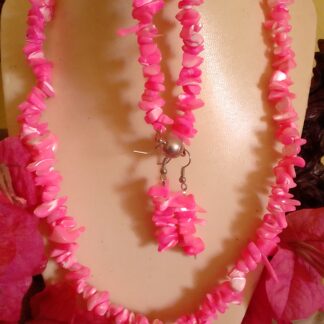 Pink shell necklace set
