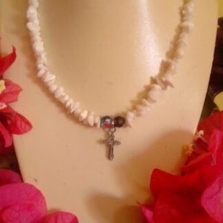 Shell necklace with cross