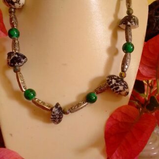 Casual shell necklace